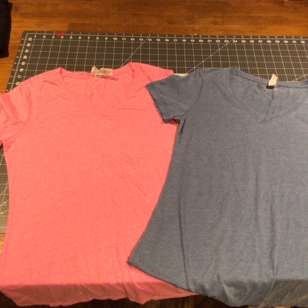 Everyday Short Sleeve Tee in Pink and Bluish gray color